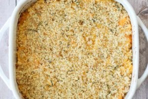 This healthy Butternut Squash Mac and Cheese features a sneaky mixture of whipped squash and low-cal cauliflower in place of the traditional butter-based roux. It's also loaded with holiday flavours, making it the ideal Vegetarian Casserole holiday main dish.